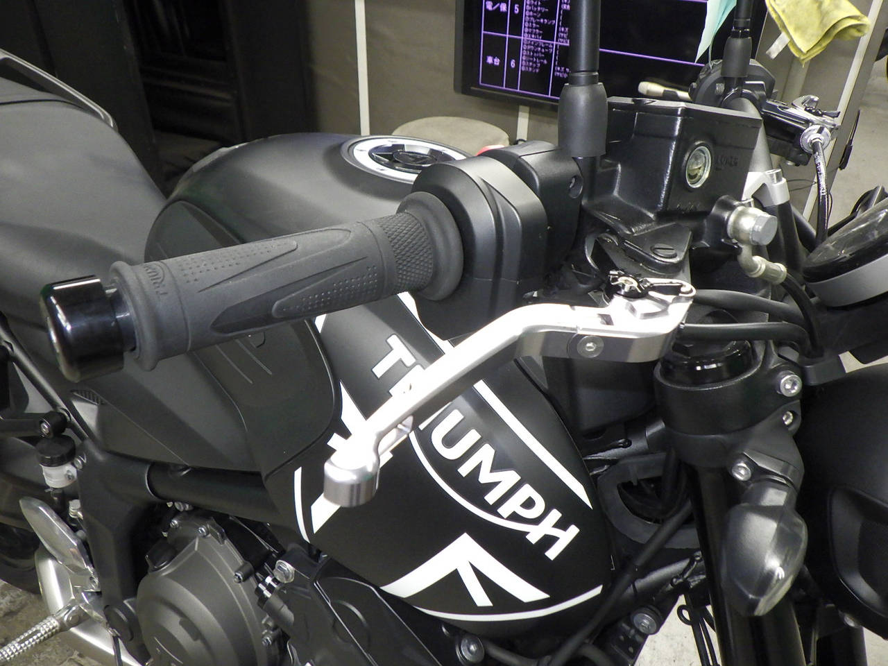 TRIUMPH TRIDENT 660