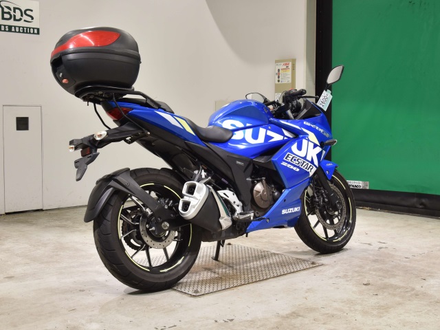 Suzuki GIXXER250SF