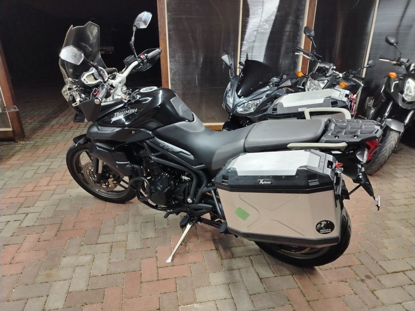 TRIUMPH TIGER 800