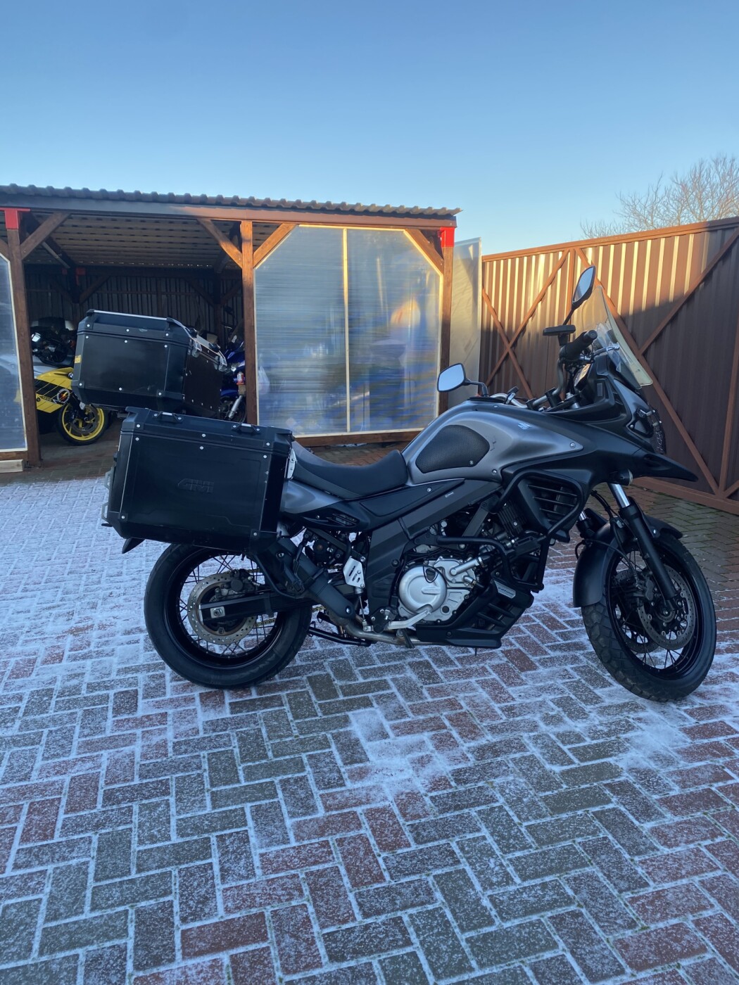 SUZUKI V-STROM650