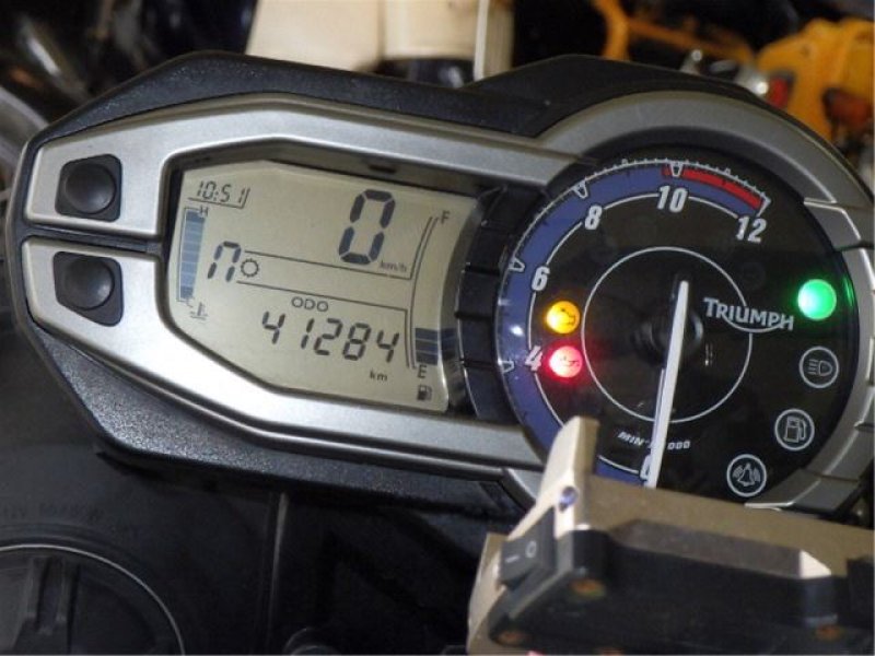 TRIUMPH TIGER 800