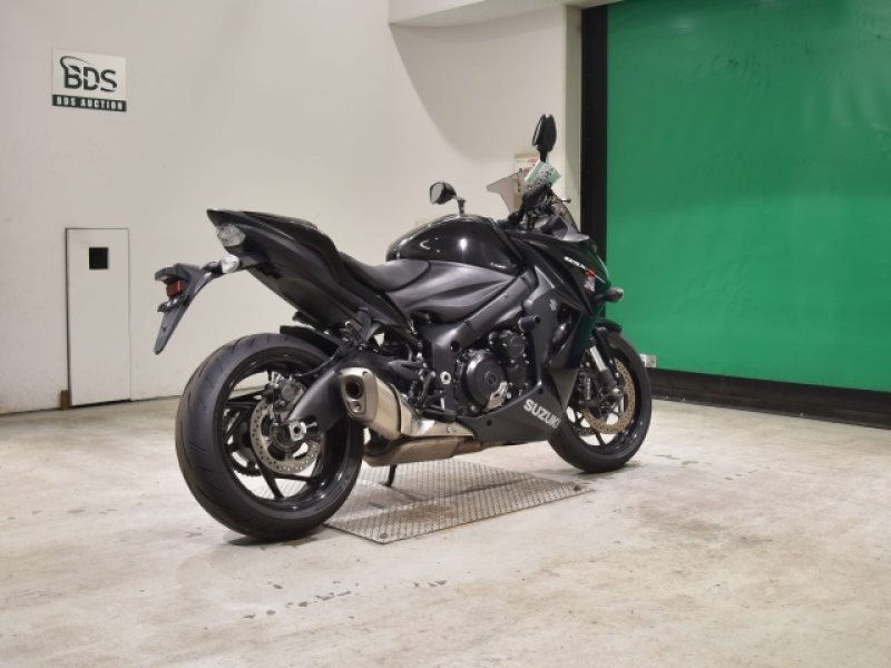 SUZUKI