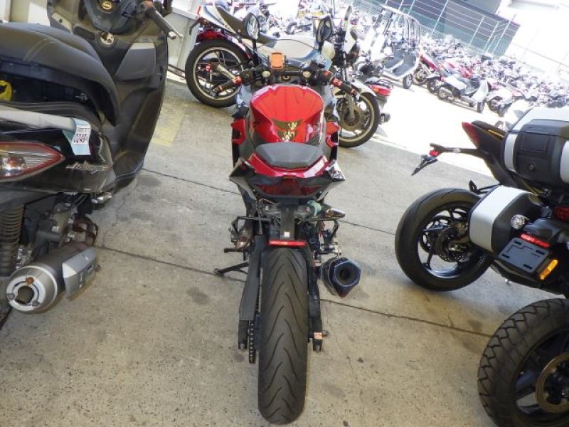KAWASAKI NINJA 400-2