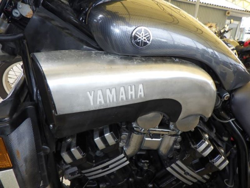 YAMAHA V-MAX 2000