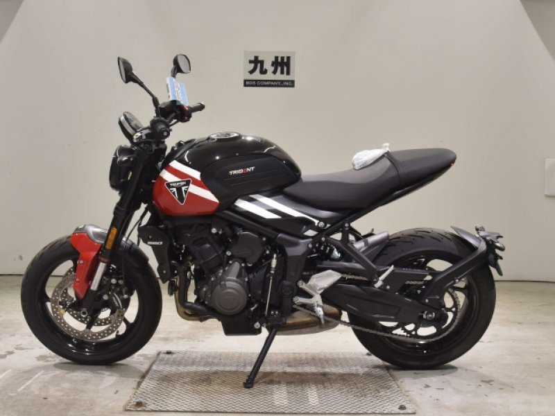 TRIUMPH TRIDENT 660 2025