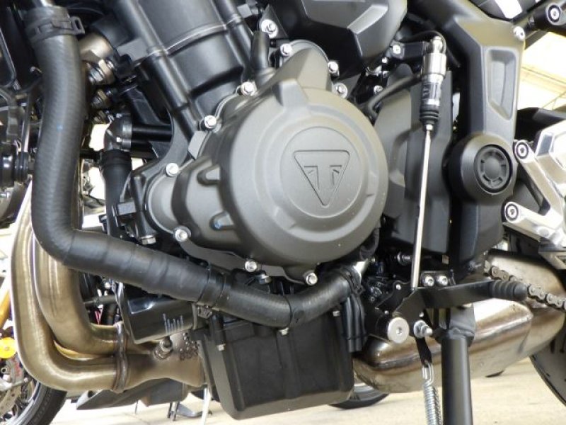 TRIUMPH TRIDENT 660 2025