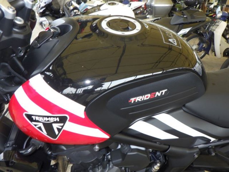 TRIUMPH TRIDENT 660 2025