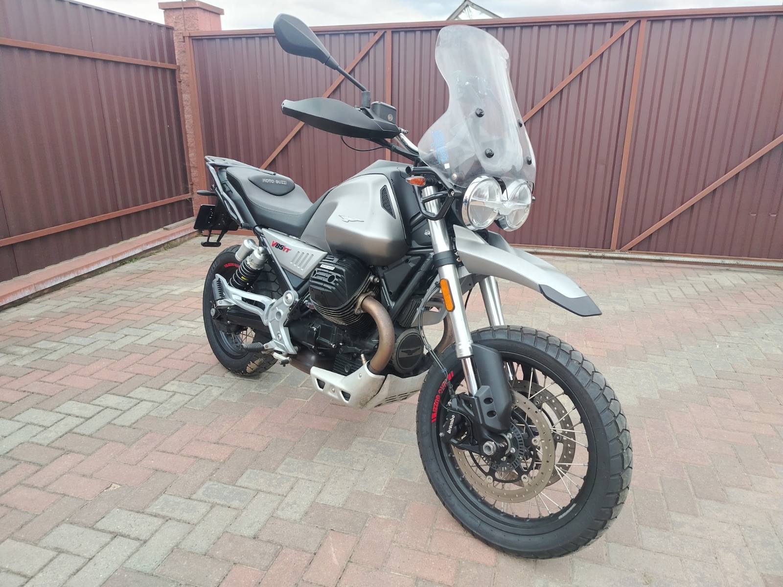 Moto Guzzi V85TT 2021