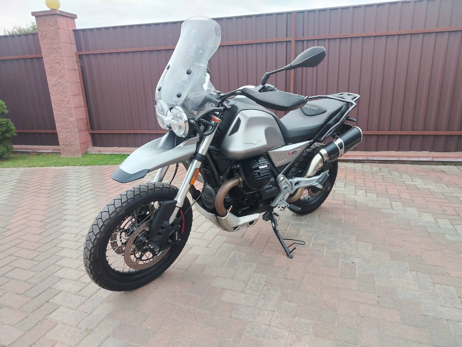 Moto Guzzi V85TT 2021
