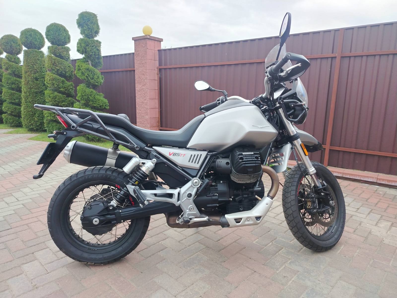 Moto Guzzi V85TT 2021