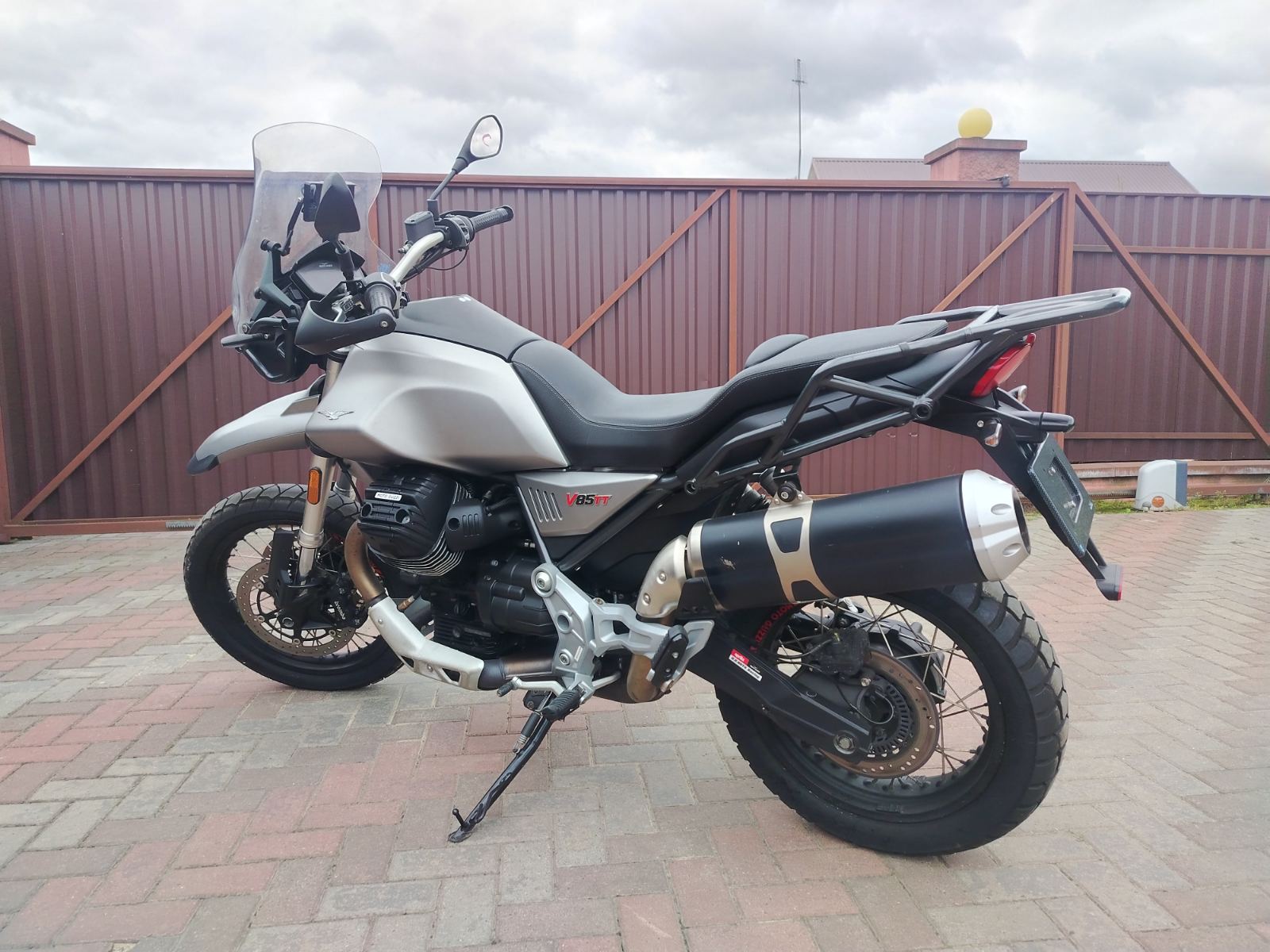Moto Guzzi V85TT 2021
