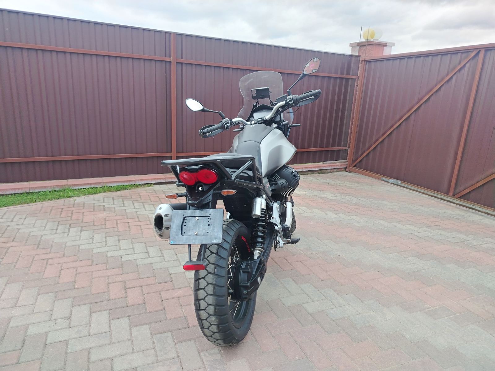 Moto Guzzi V85TT 2021
