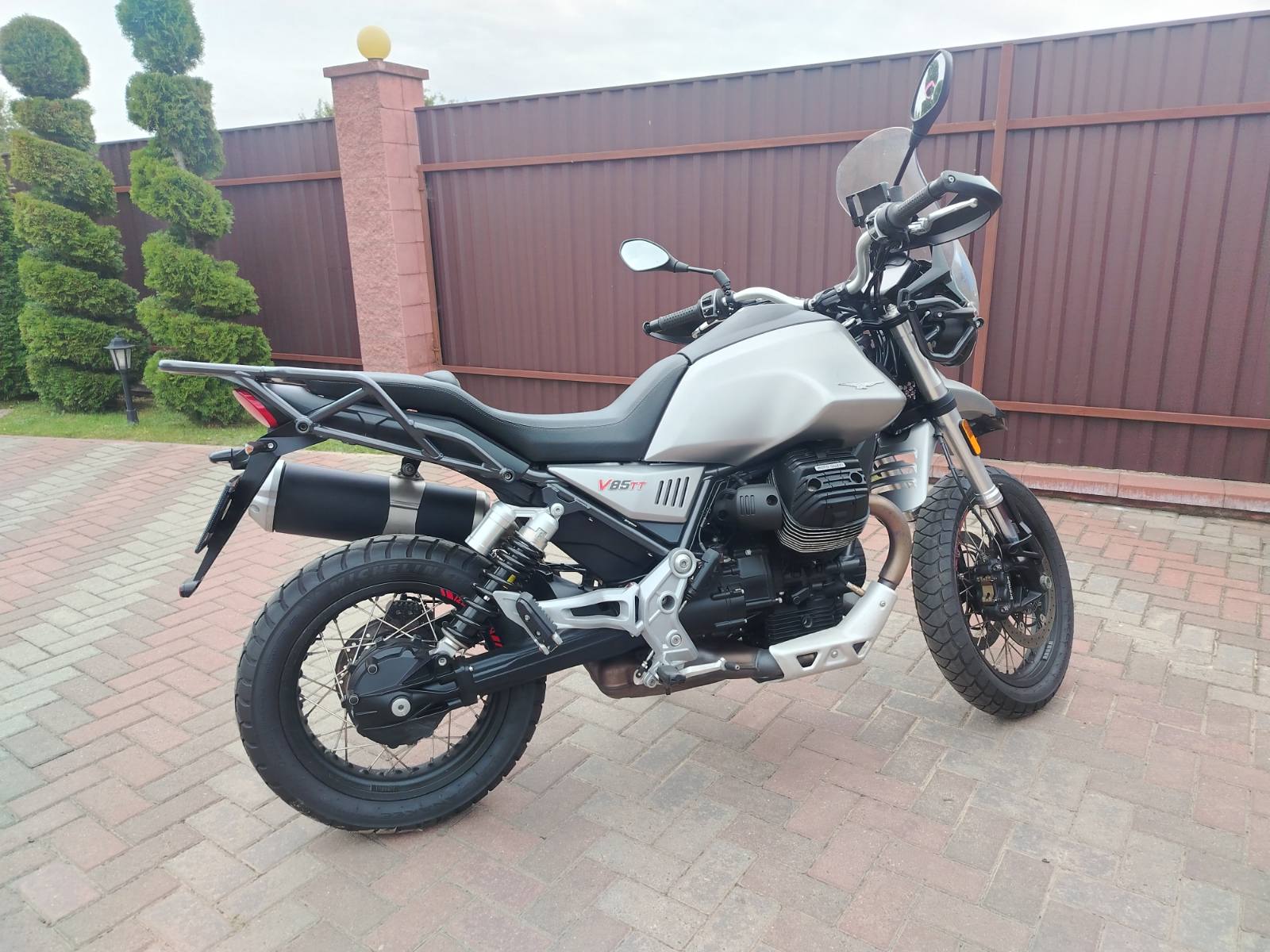Moto Guzzi V85TT 2021